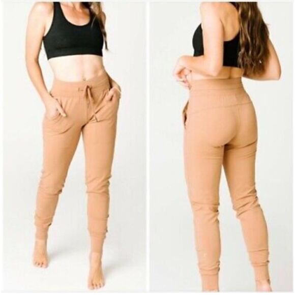 Zyia NEW Ascend Joggers in Camel Brown Size Small - Picture 1 of 9